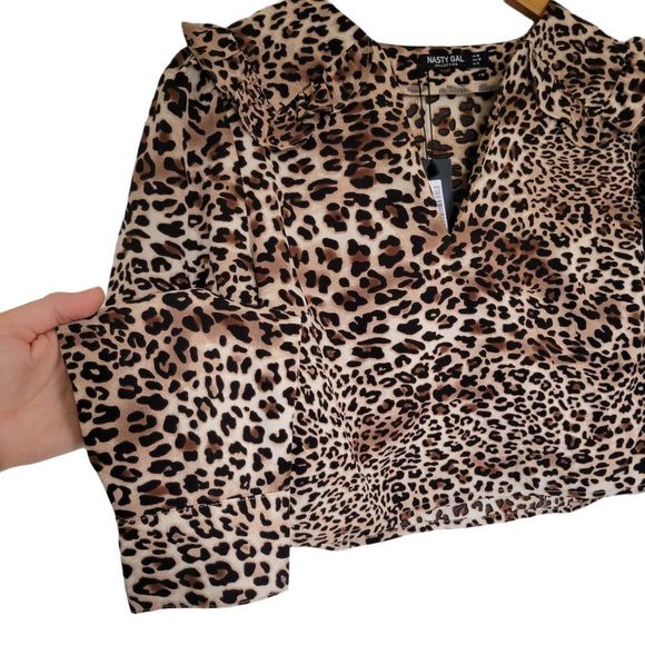 Nasty Gal Leopard Cropped Blouse - Picture 8 of 12